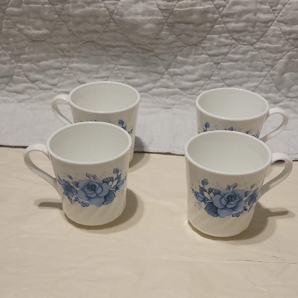 Vintage Corning Blue Velvet Blue and White Porcelain Mugs Set of 4.